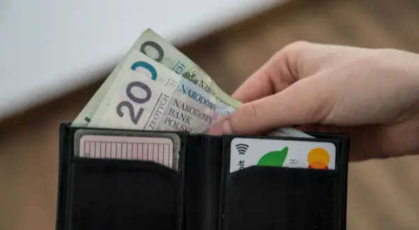 Ile trzeba oddać za chwilówki? Sprawdź koszty i ukryte opłaty