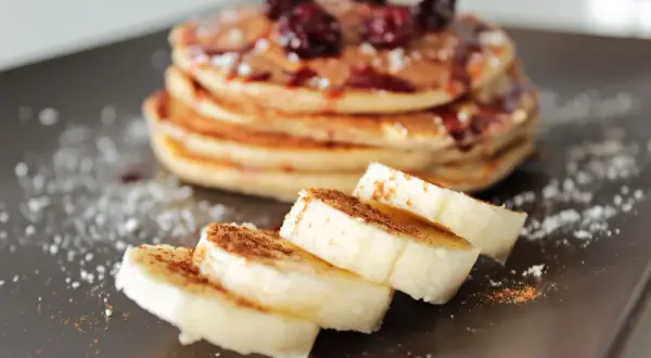 Przepis na zdrowe pancakes, które zaspokoją Twoje pragnienia na słodko