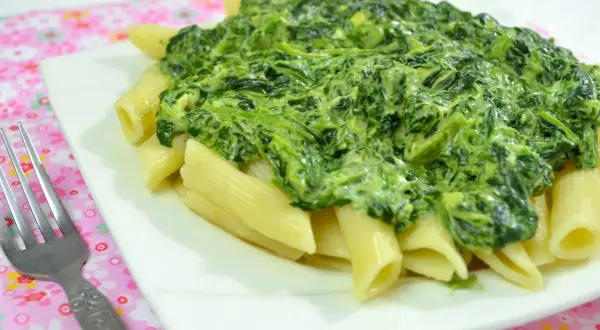 Penne ze szpinakiem – szybki przepis na pyszne danie na obiad