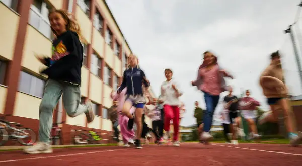Ile szkół w Polsce uczy zdalnie? Aktualne dane i powody 2026