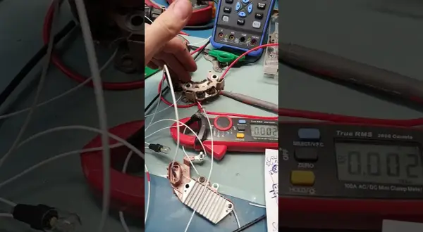 Elektroniczny regulator napięcia: Co to i jak go sprawdzić?