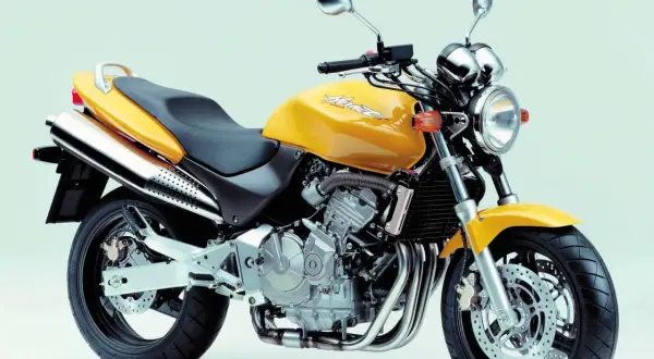 Honda Hornet 600 ile koni - poznaj moc i osiągi tego motocykla