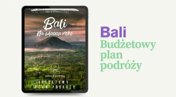 Bali budżetowy plan podróży na własną rękę. Widok na wulkan i wioskę o zachodzie słońca.