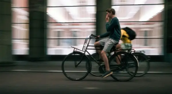 Czy motorowerem po ścieżce? Mandat i pułapki e-bike'ów!