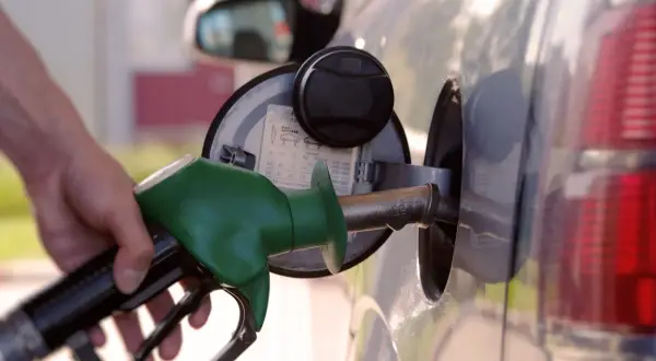 Diesel: Gdzie tankować, by nie zniszczyć silnika? Ekspert radzi