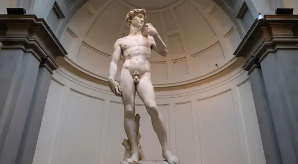 Słynne rzeźby Michała Anioła, Dawid, w muzeum.