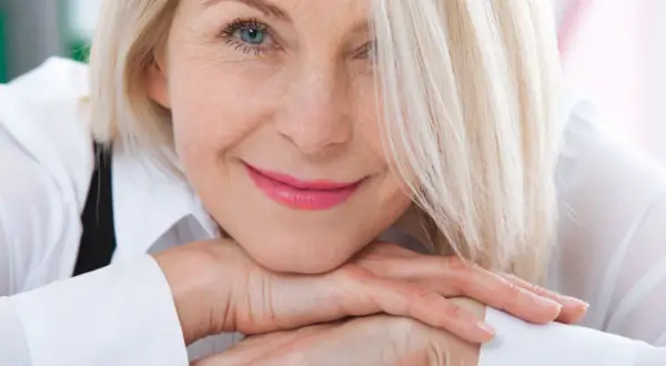 Ile trwa menopauza? Poznaj etapy i czas objawów (średnio 10 lat)