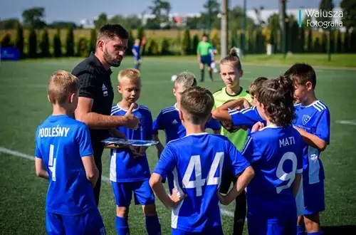 Treningi piłki nożnej dla dzieci: Ile kosztują? Pełny przewodnik