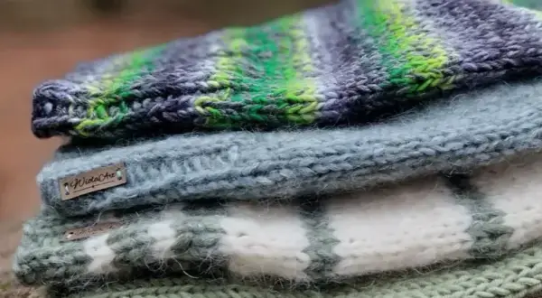 Wełna merino gryzie? Poznaj sekret jej delikatności i komfortu