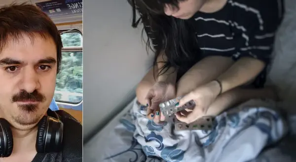 En person med mörkt hår sitter i sängen och håller i en tablettask. Kanske funderar hen på anafranil biverkningar.