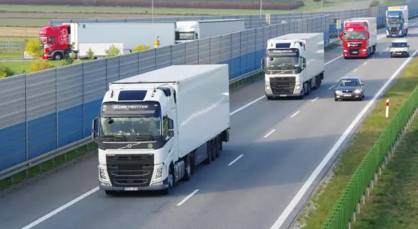 Ile m3 ma naczepa tira? Poznaj pojemność i zastosowania naczep TIR