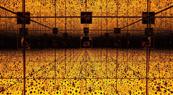A dazzling infinity room with crystal bridges, bathed in golden light and adorned with Yayoi Kusama's iconic polka dots, creating an endless, mesmerizing spectacle.
