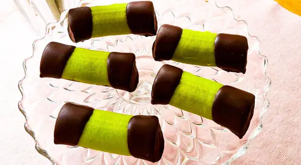 Gröna dammsugare med choklad, en klassisk kaka med en lång historia.