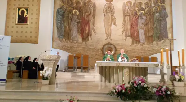 Msze święte w kościele, gdzie można znaleźć busko-zdrój noclegi u sióstr zakonnych.