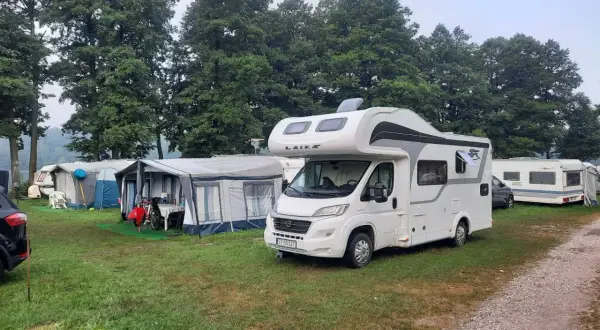 Gdzie z przyczepą kempingową na Mazury? Odkryj najlepsze miejsca