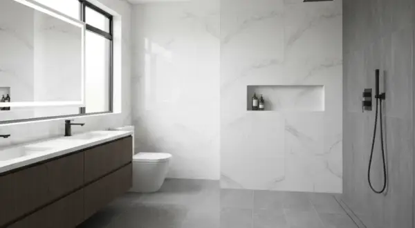 Bagno moderno con doppio lavabo, WC e doccia. Attenzione alle infiltrazioni acqua tra piatto doccia e piastrelle.