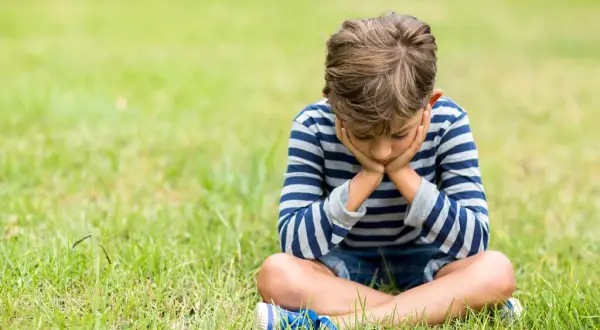 Kiedy udać się z dzieckiem do psychologa? Sygnały, które warto znać