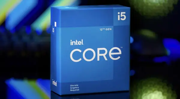 Intel Core i5-12400F Box. Der Prozessor ist bereit für den Test.