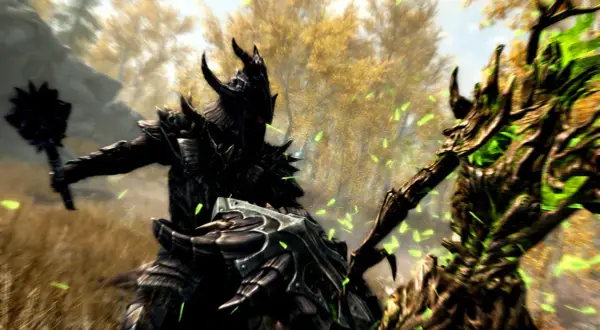 Postać w zbroi z rogu walczy z drzewcem w Skyrim 6. Zielone liście wirują w powietrzu.