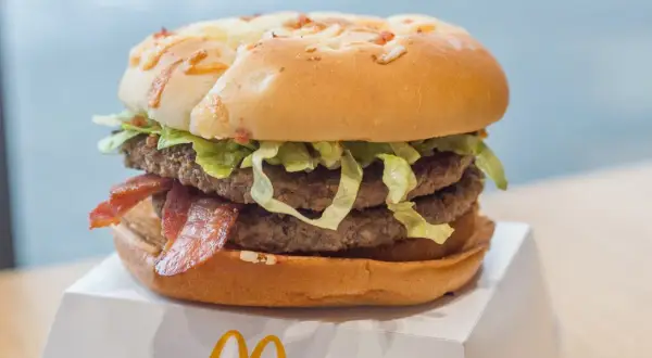 Burger Drwala - co w nim jest? Składniki i alergeny, które musisz znać