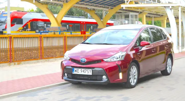 Prius+ ile osób? Czy 7-osobowa hybryda to auto dla Ciebie?