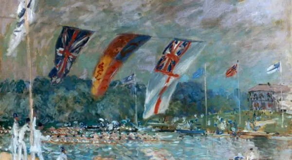 Obraz oddaje atmosferę regat, w jakim stylu malował Alfred Sisley. Widać łodzie, flagi i ludzi nad wodą.
