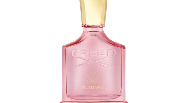Różowa butelka perfum Creed Eladaria ze złotą nakrętką.
