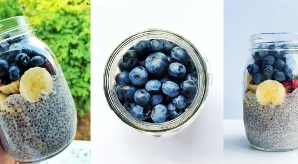 Nasiona chia na co? Słoik z puddingiem chia, bananem, borówkami i truskawkami. Zdrowy deser na każdy dzień.