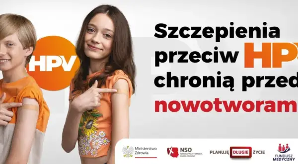 Dzieci z plastrami po szczepieniu przeciw HPV. Kampania informacyjna o ochronie przed nowotworami.