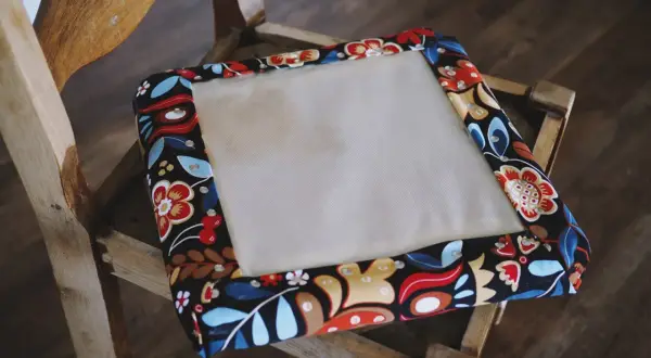Jak uszyć siedzisko na krzesło? Odmień meble DIY!