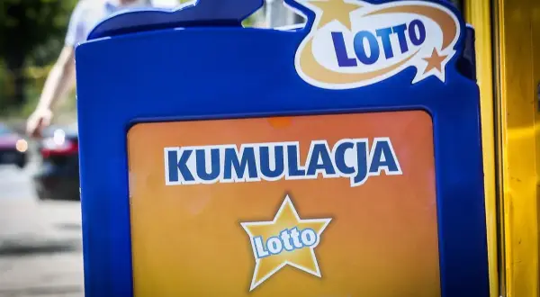 Tablica Lotto z napisem "Kumulacja" i logo. Zastanawiasz się nad koszt uzyskania zezwolenia na loterię z nagrodami o dużej wartości?