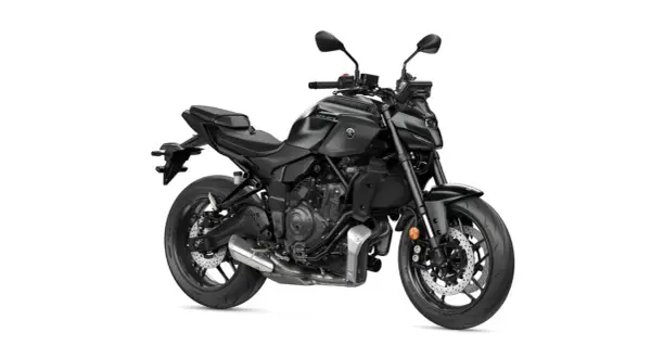 Czarny motocykl Yamaha MT-07 na białym tle.