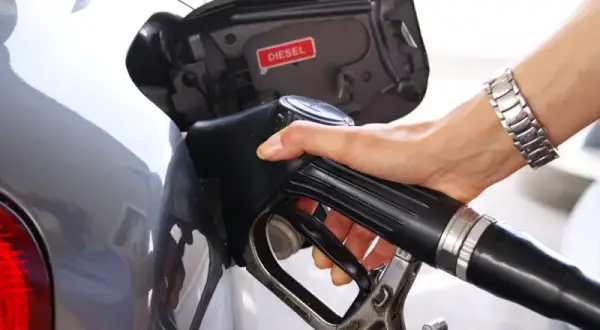 Czy diesel pojedzie na benzynie? Prawda o silnikach i paliwie