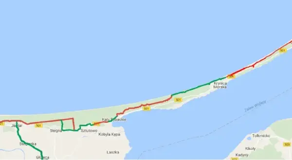 Mapa z zaznaczoną trasą rowerową R10, w tym fragmentem wiodącym przez Krynicę Morską.