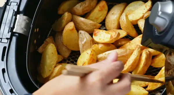 Idealne frytki z frytkownicy beztłuszczowej: Koniec z gumowatymi!