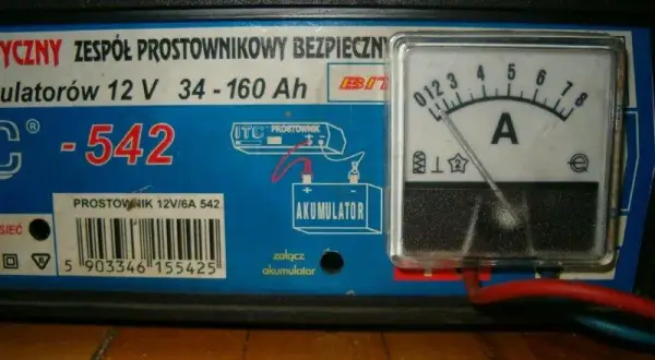 Prostownik: Jak odczytać pełne naładowanie i chronić akumulator?