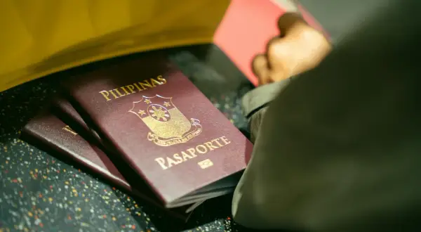Paszporty Filipin czekają na weryfikację, być może do uzyskania wizy.