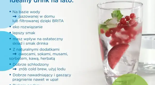 Orzeźwiający letni mocktail z owocami i miętą, idealny na upalne dni.