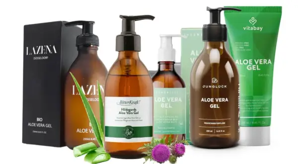 Verschiedene Flaschen und Tuben mit bio Aloe Vera Gel, darunter Marken wie Lazena, BitterKraft! und Vitabay, für Haut- und Haarpflege.