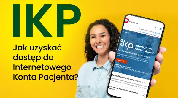 Uśmiechnięta kobieta trzyma telefon z aplikacją IKP. Dowiedz się, czy wizyta prywatna jest w IKP.
