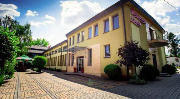 Gdzie zjeść w Zwierzyńcu? Odkryj najlepsze miejsca na posiłek