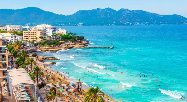 Majorka nad jakim morzem? Odkryj lazurowe sekrety Balearów