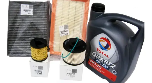 Zestaw filtrów i oleju Total Quartz 5W-30 do Peugeot 407 2.0 HDI. W zestawie filtry powietrza, oleju, paliwa i kabinowy.