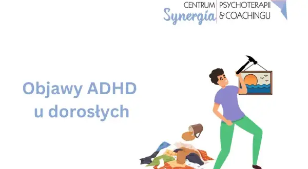 Czy ADHD to choroba psychiczna? Mężczyzna z młotkiem próbuje powiesić obraz, obok stos ubrań i przewrócony kubek.