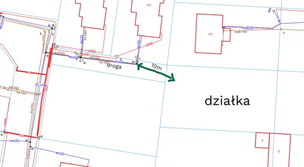 Mapa z uzbrojeniem terenu, pokazująca przyłącza do działki i drogę. Określa koszty uzbrojenia działki.