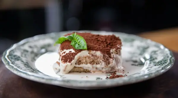 Tiramisu lekkie jak chmurka – idealny przepis na puszysty deser
