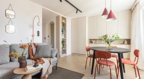 Jak urządzić mieszkanie 30 m²? Sprawdzone triki na styl i przestrzeń