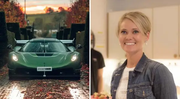 Halldora von Koenigsegg ler glatt bredvid en grön Koenigsegg-bil i höstlandskap.