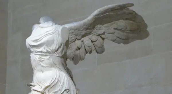 Wiersz o Nike z Samotraki: symbol miłości i tragicznego losu