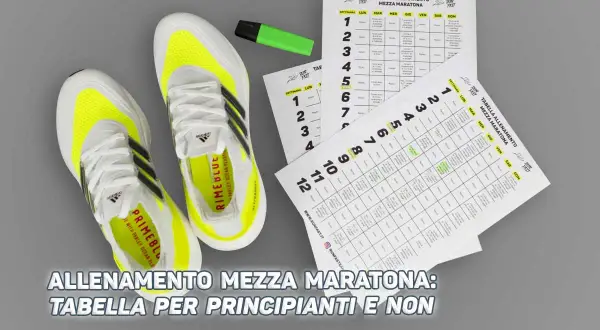 Scarpe da corsa e tabelle ripetute per allenamento mezza maratona, ideali per principianti.